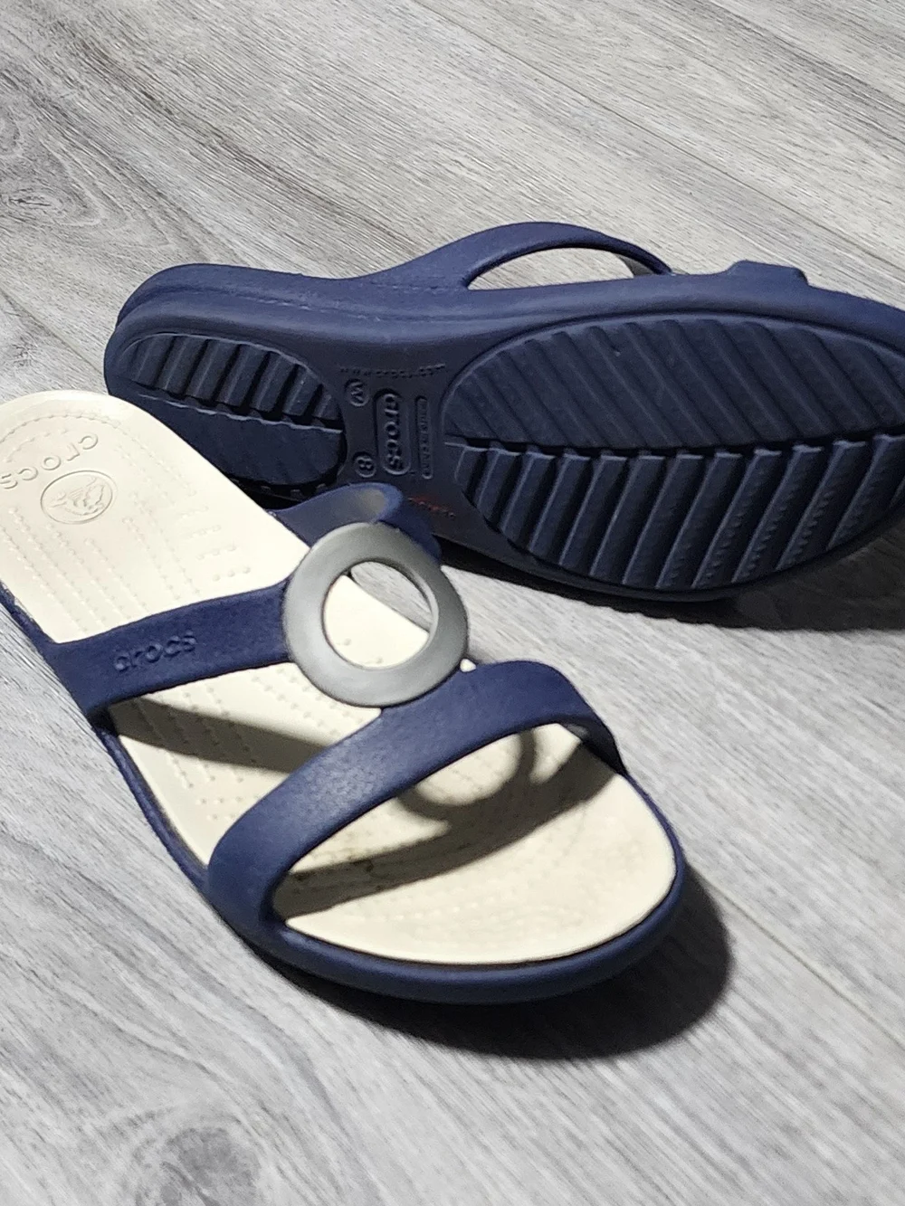 Crocs Sanrah Beveled Circle Navy Blue Slide Sandals Womens Size 8